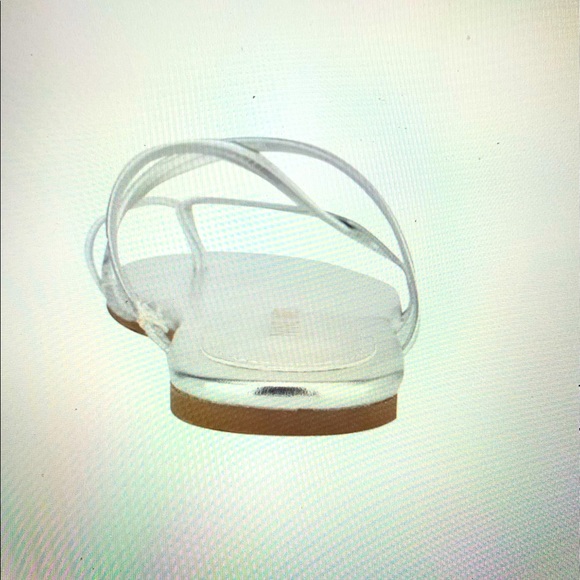 Women New Toe Ring Flat Sandals by Nine West. - Picture 4 of 6